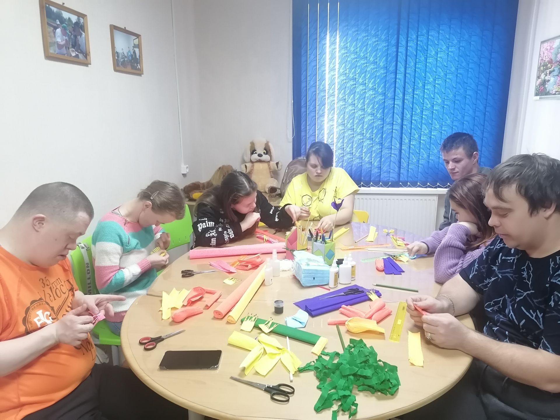 Аксури «Нежность» социаллă тивӗçтерӗвӗн комплекслă центрӗнче инвалид ачасемпе çамрăксене хăйтӗллӗнлӗхе хăнăхтараççӗ