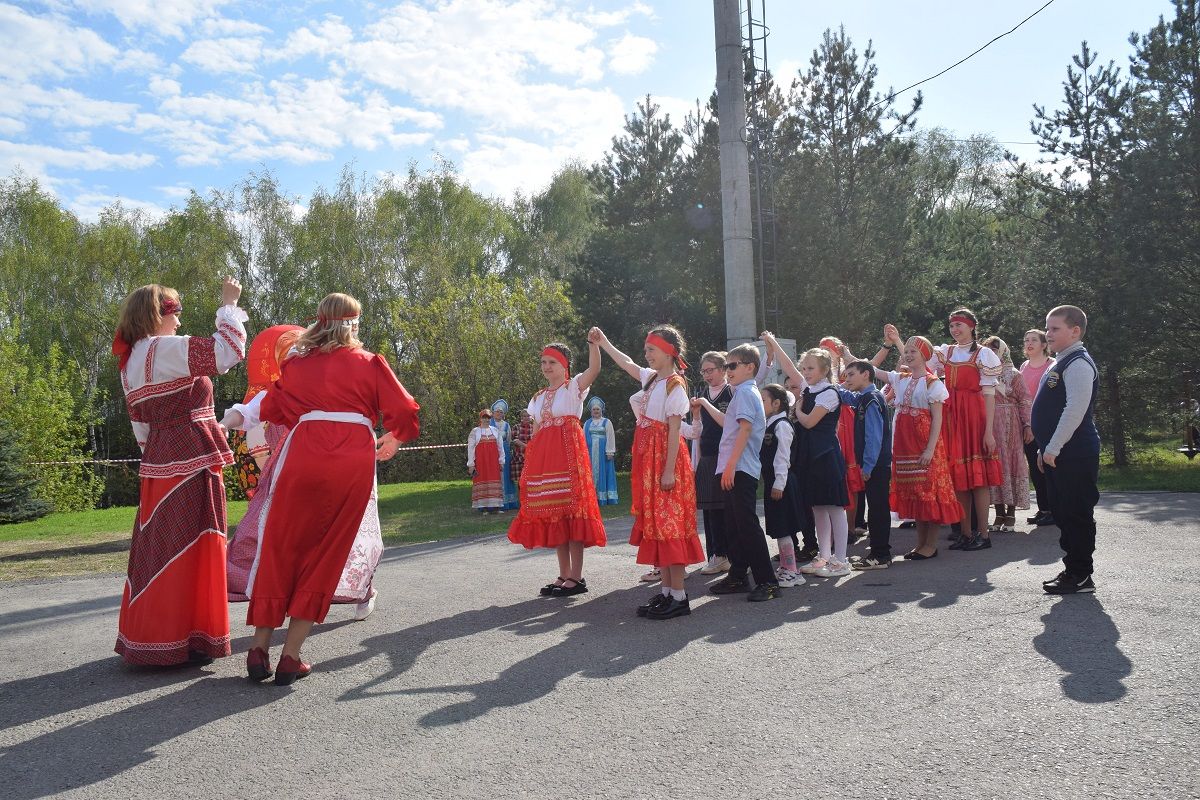 Халăх йăли, пултарулăхӗ ачасенче