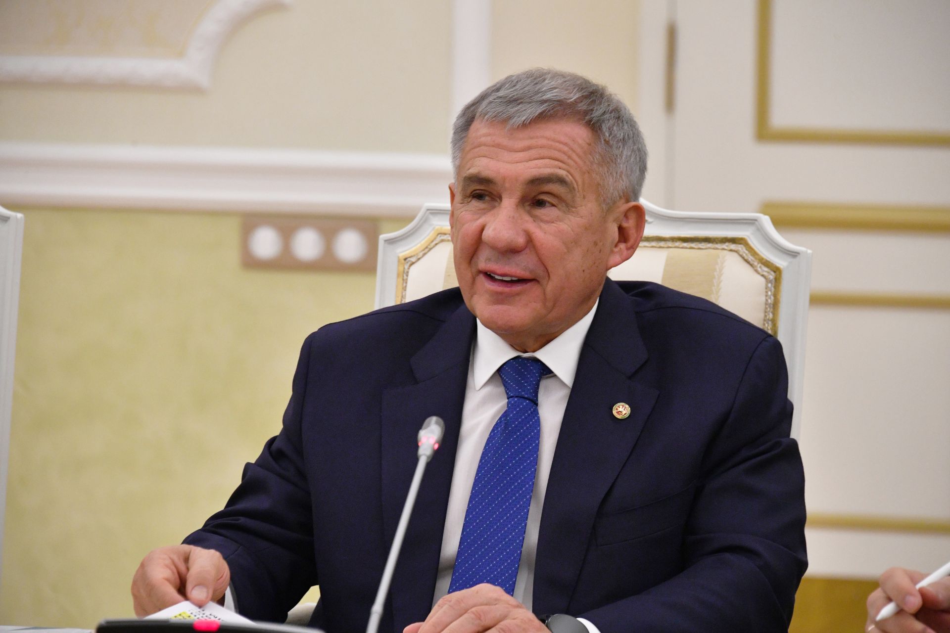 Тутарстан Республикин Раисӗ Рустам Минниханов Пӗтӗм тӗнчери хӗрарăмсен кунӗ ячӗпе саламлани