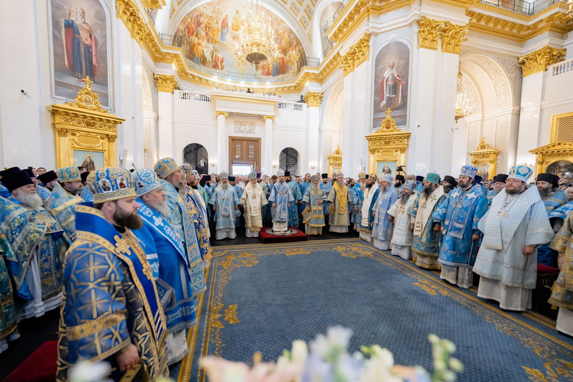 ЧНКА председательне Дмитрий Самаренкина Турă Амăшӗн Хусан турăшӗн кунӗнче святитель Гурий Казанскин 1-мӗш степеньлӗ медалӗпе чысларӗç