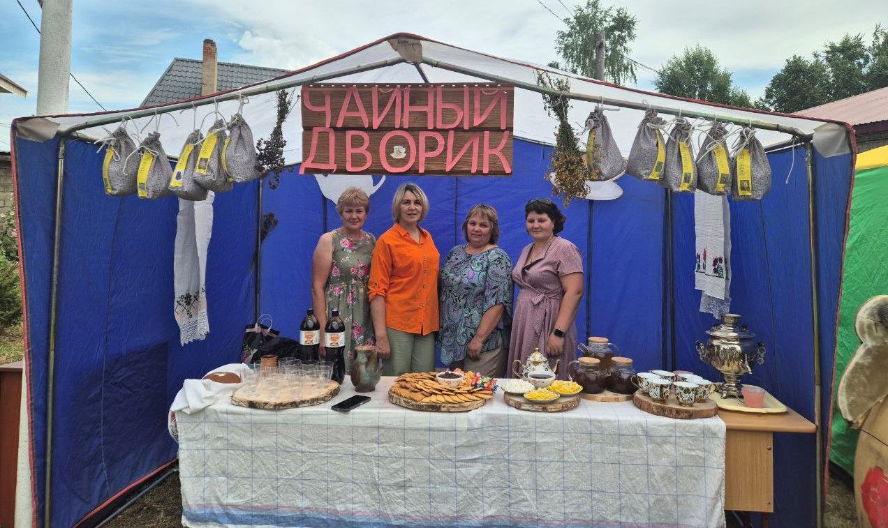 Чăваш Шупашкарӗнче иртнӗ «Выля, хут купăс!» фестиваль-конкурса ентешӗсем хăйсен манăçми тусне Петр Носкова халалларӗç