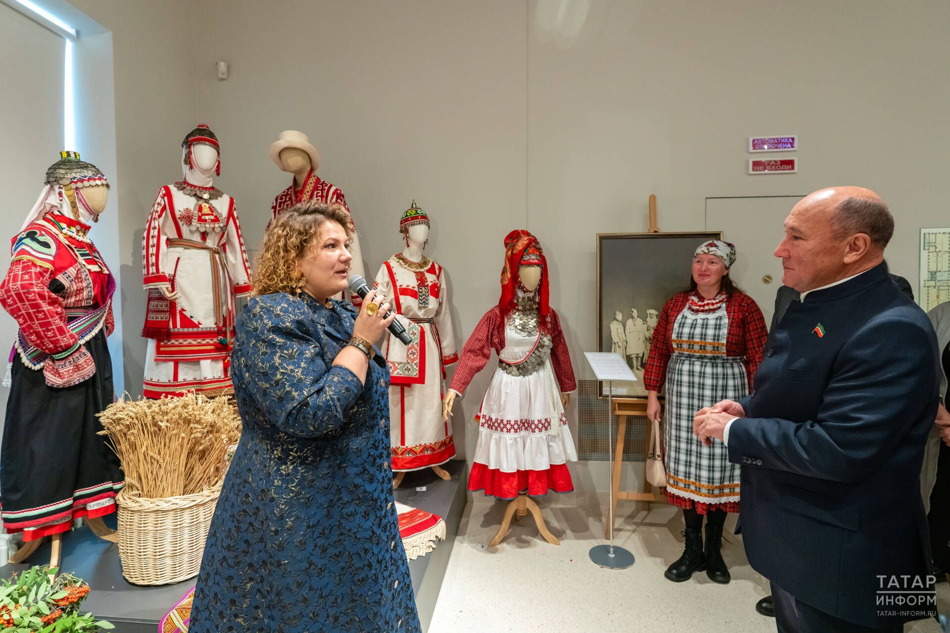 Хусан Кремлӗнчи Йышăну вырăнӗсен залӗнче Атăлçи халăхӗсен наци тумӗсен куравӗн çӗнетнӗ экспозицийӗ уçăлчӗ