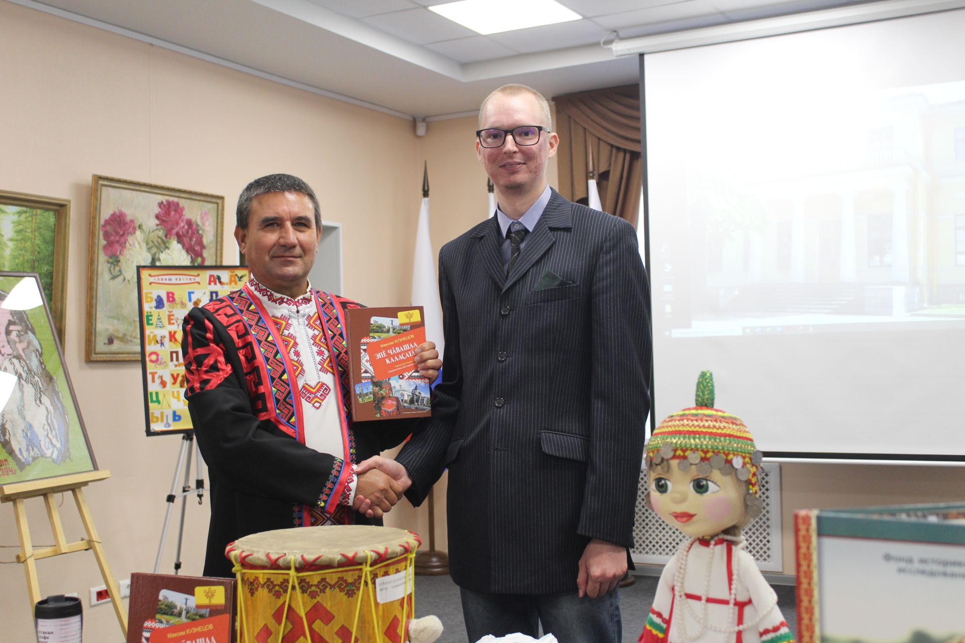 Санкт-Петербург чăвашӗсем Максим Кузнецовăн кӗнекипе паллашрӗç