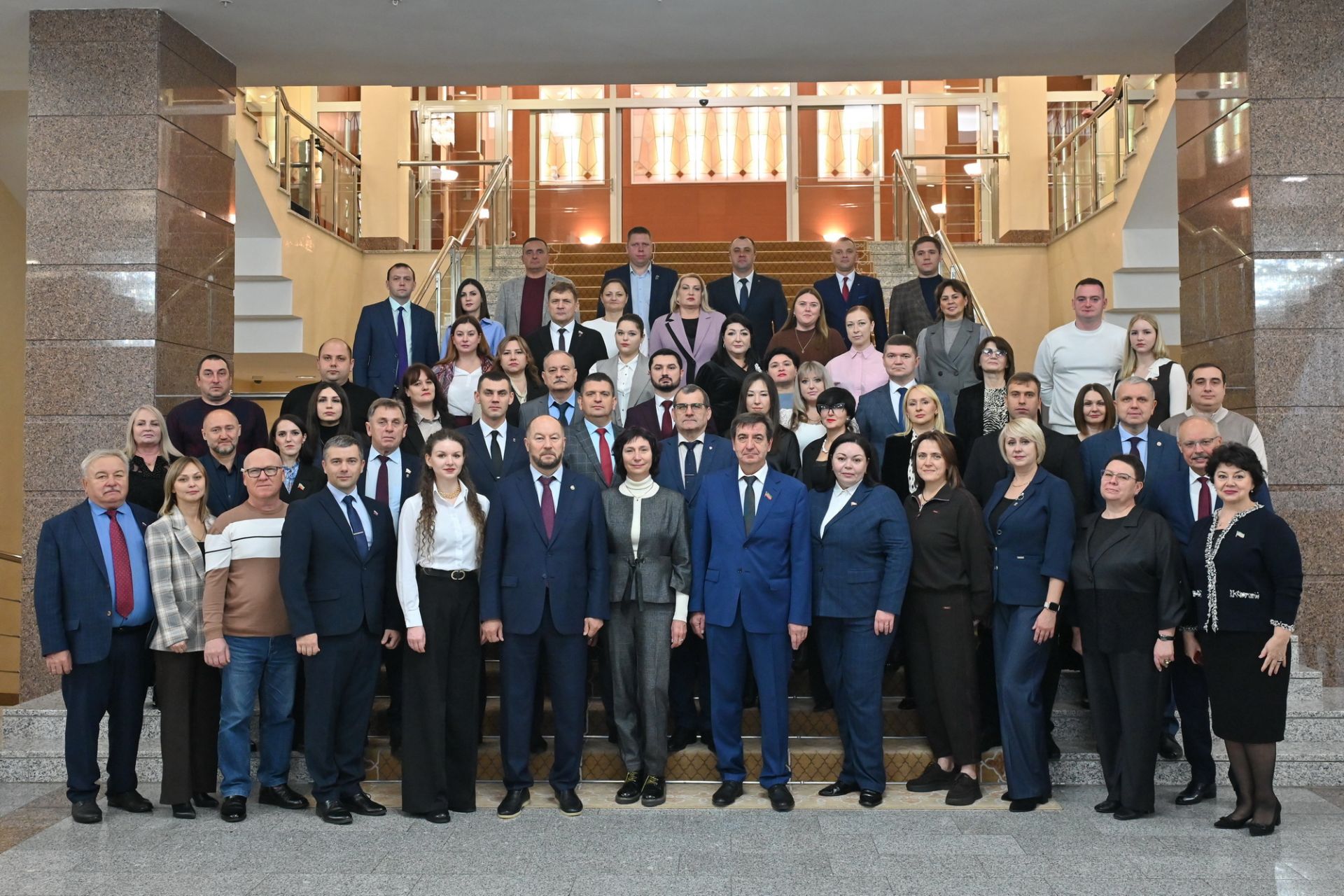 Раççейӗн çӗнӗ регионӗсен парламентарийӗсем Тутарстанăн чи лайăх практикисемпе паллашма килнӗ