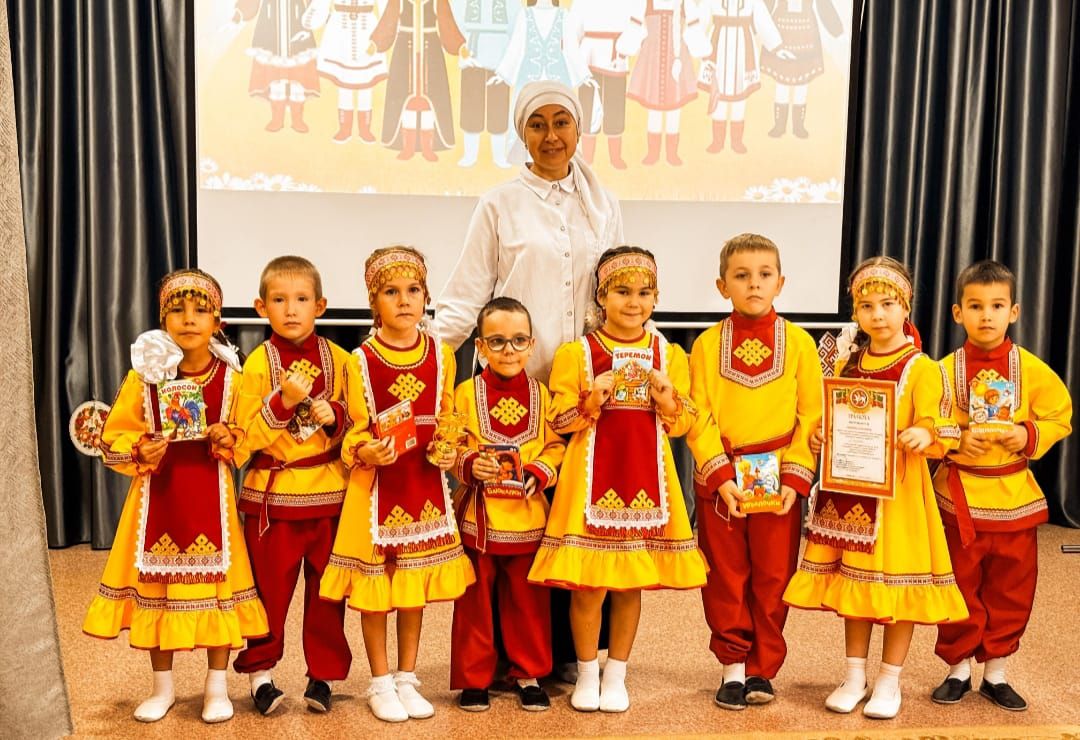 Пăва районӗнчи садиксем конкурс-фестивальте халăх йăлисене кăтартрӗç