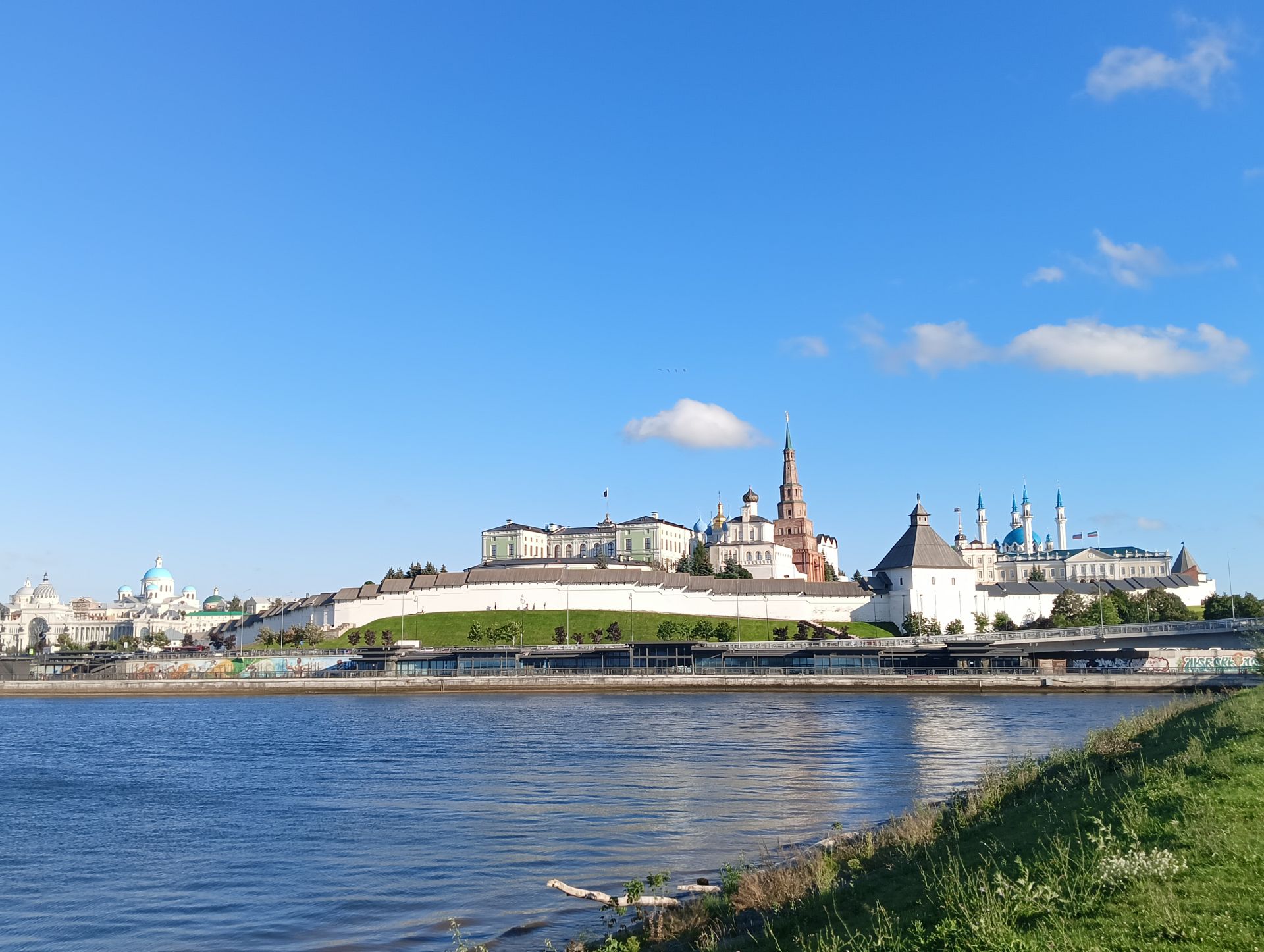 Тутарстанра Луганск çамрăкӗсем пӗрлӗх кӗперне хываççӗ