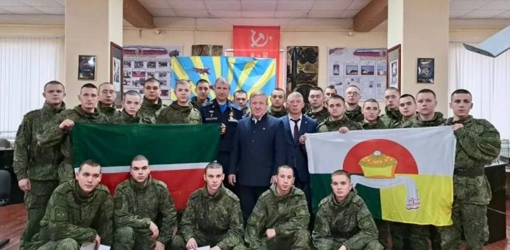 Çӗпрел район ертӳçисем шефа илнӗ çар чаçӗнче пулчӗç