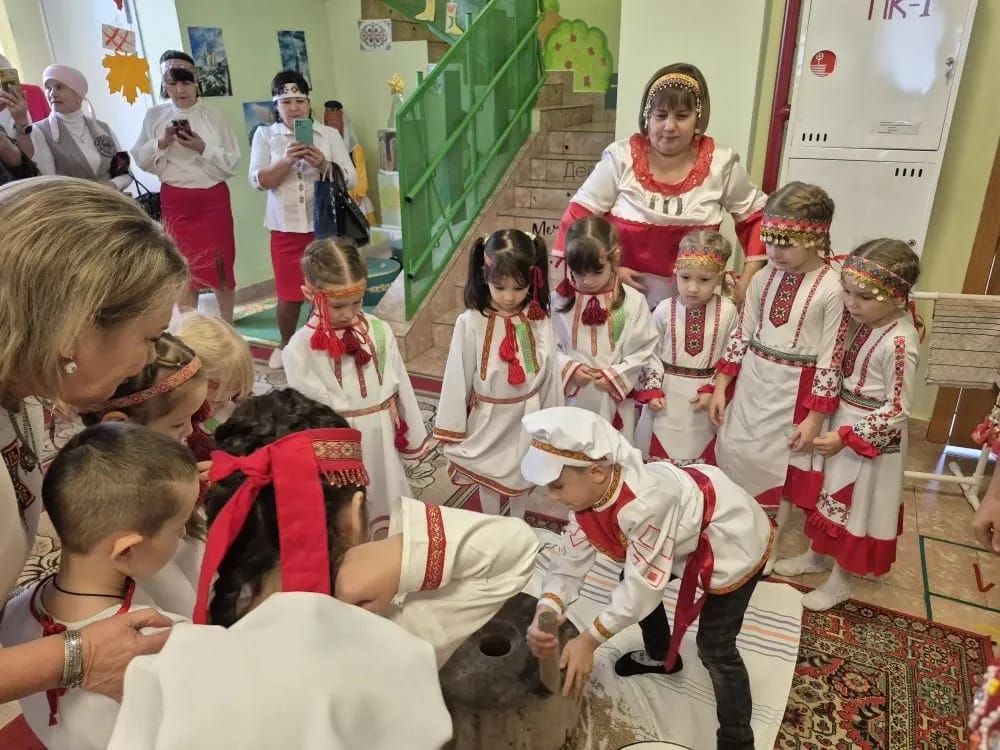 Ачасене йăла-йӗркепе паллаштаратпăр