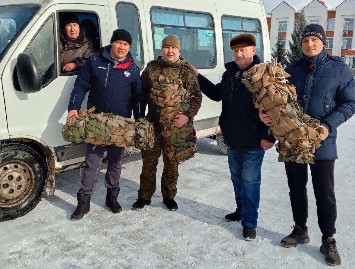 Теччӗ чăвашӗсен ертӳçин Володар Тимофеевăн çемйи салтаксене пулăшать