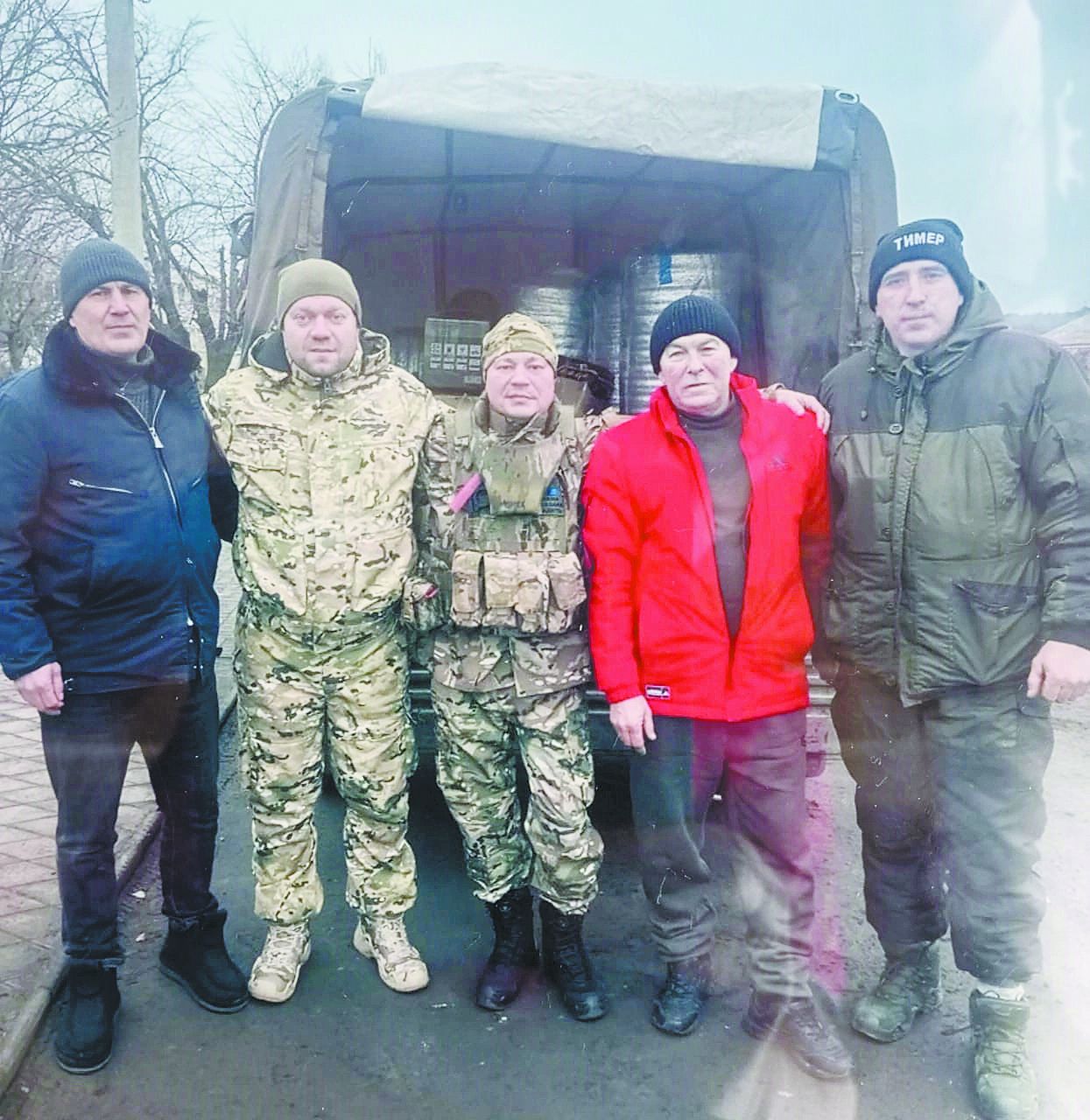 Салтак амăшӗ ывăлсене пулăшакансене тав тăвать