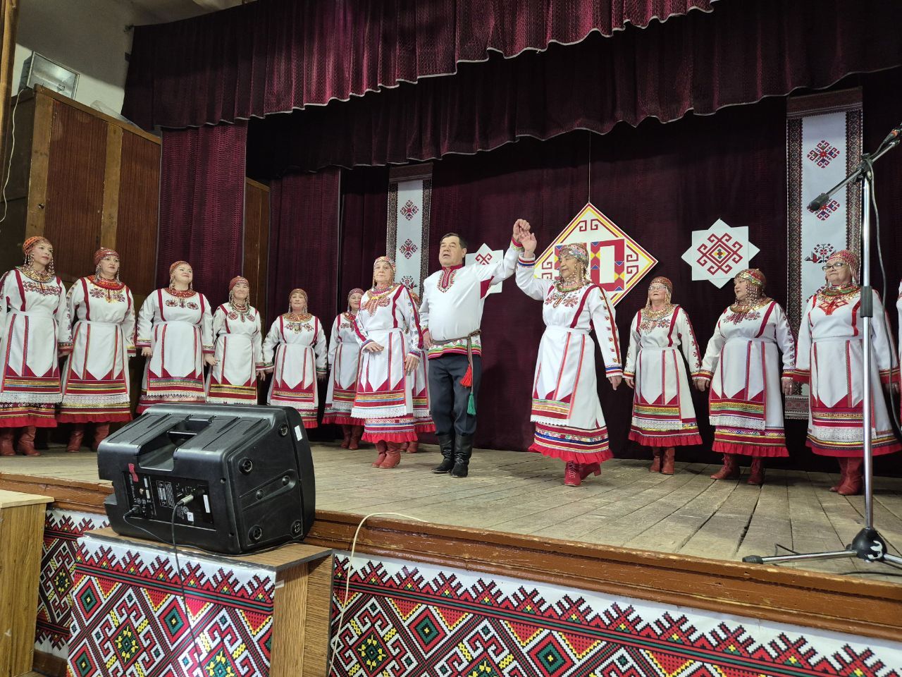 Патраклăри «Çеçпӗл» халăх фольклор ансамблӗ 50 çул тултарнине паллă турӗ