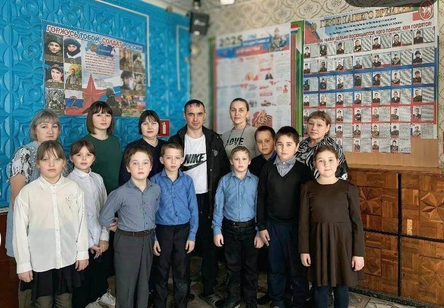 Шкул ачисем ятарлӑ çар операцине хутшӑнаканпа тӗл пулнă