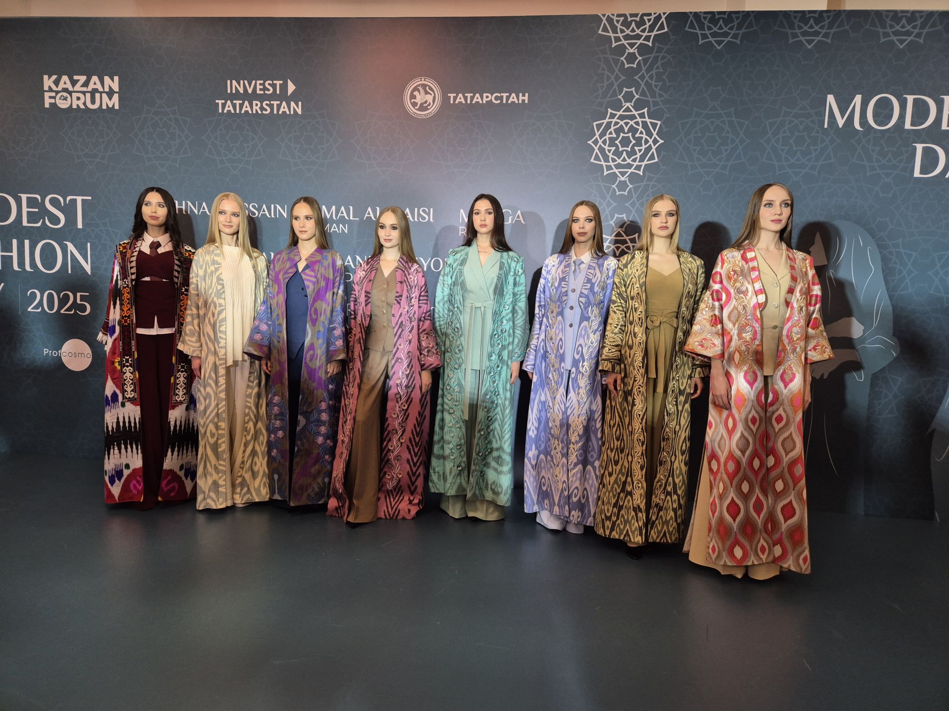 Сапӑрлӑхпа сӑпайлах ялан модӑра. KazanForum хӳттинче тӗнчери паллӑ дизайнерсем хӑйсен тум коллекцийӗсемпе паллаштарчӗҫ