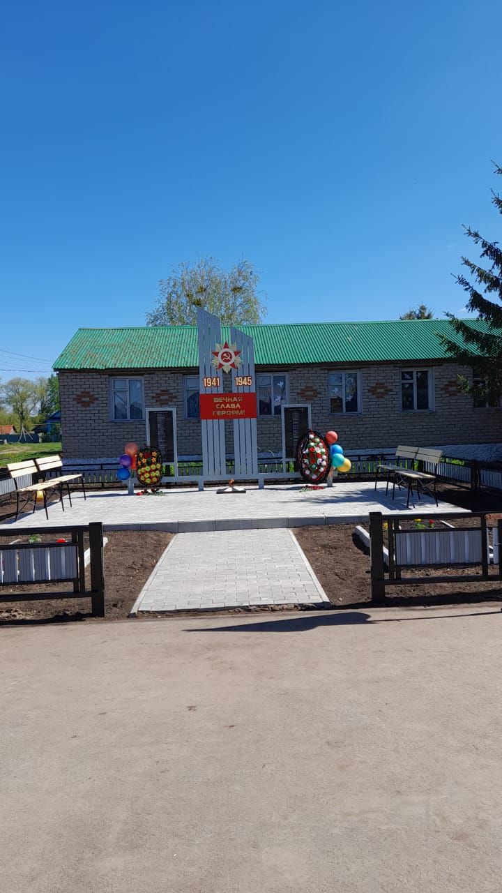 Аксу районӗнчи Хӗрлӗшурта вăрçă паттăрӗсене халалласа палăк лартрӗç