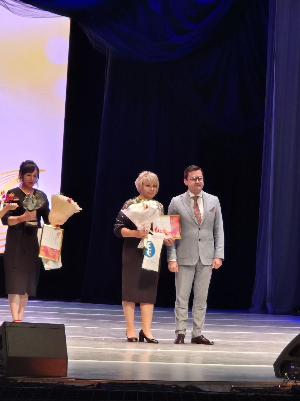 Шупашкарта иртнӗ «Я женщина» конкурсăн финалне Раççейӗн паллă кинопа театр актерӗ Дмитрий Певцов килчӗ