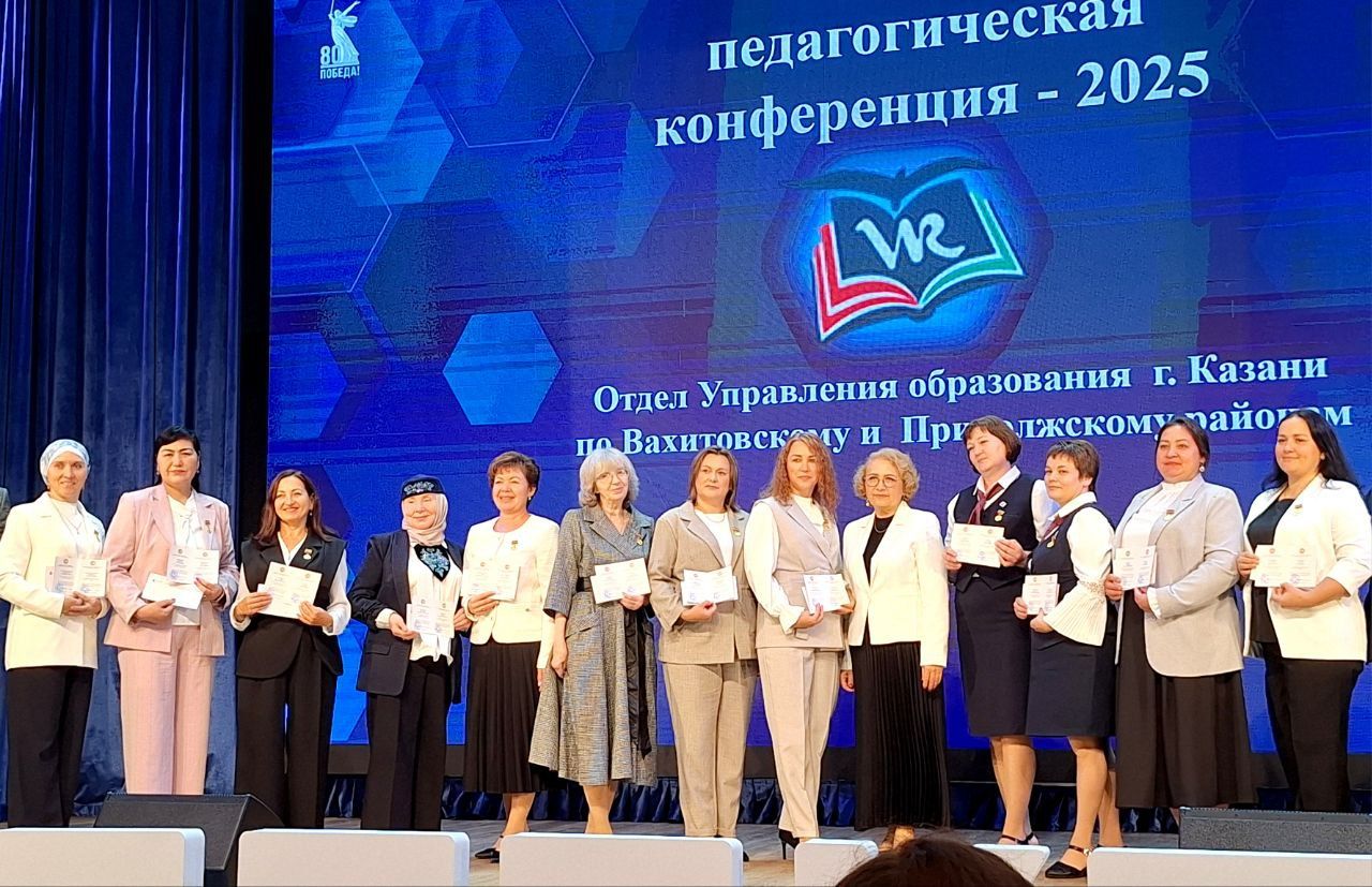 Сильвия Чаркинăна Вӗрентӳ министерствин паллипе наградăланă