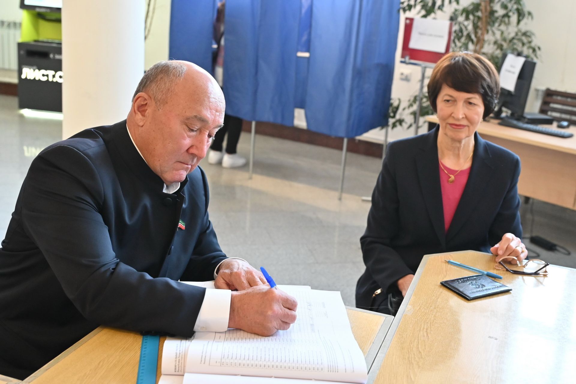 Марат Ахметов: «Паян эпир пулас ӑрусене тивӗçлӗ пурнăç туса парассишӗн сасăлатпăр»