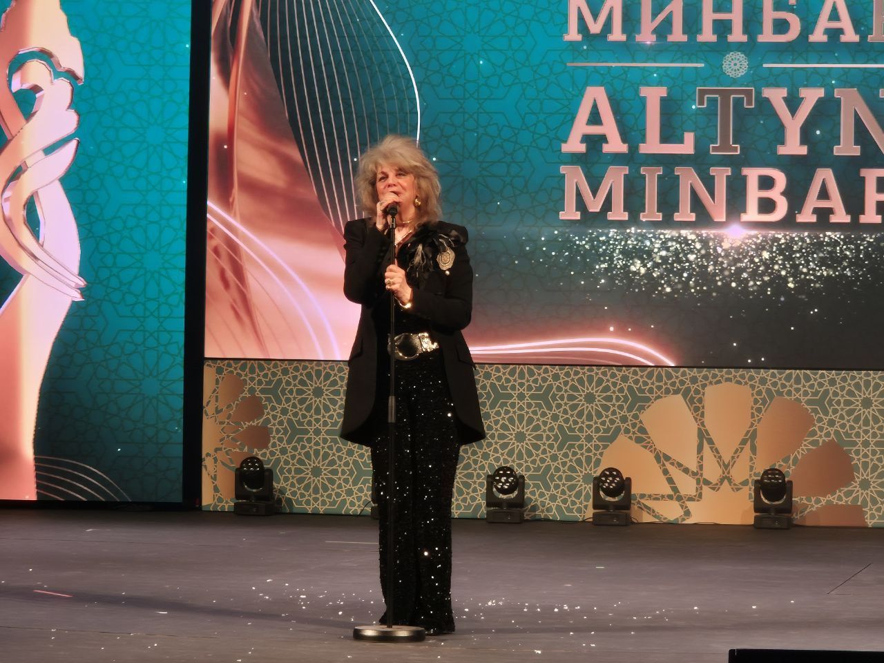 Хусанти «Алтын минбар» халăхсен хушшинчи кинофестивале Елена Цыплаковапа Любовь Казарновская хутшăнчӗç
