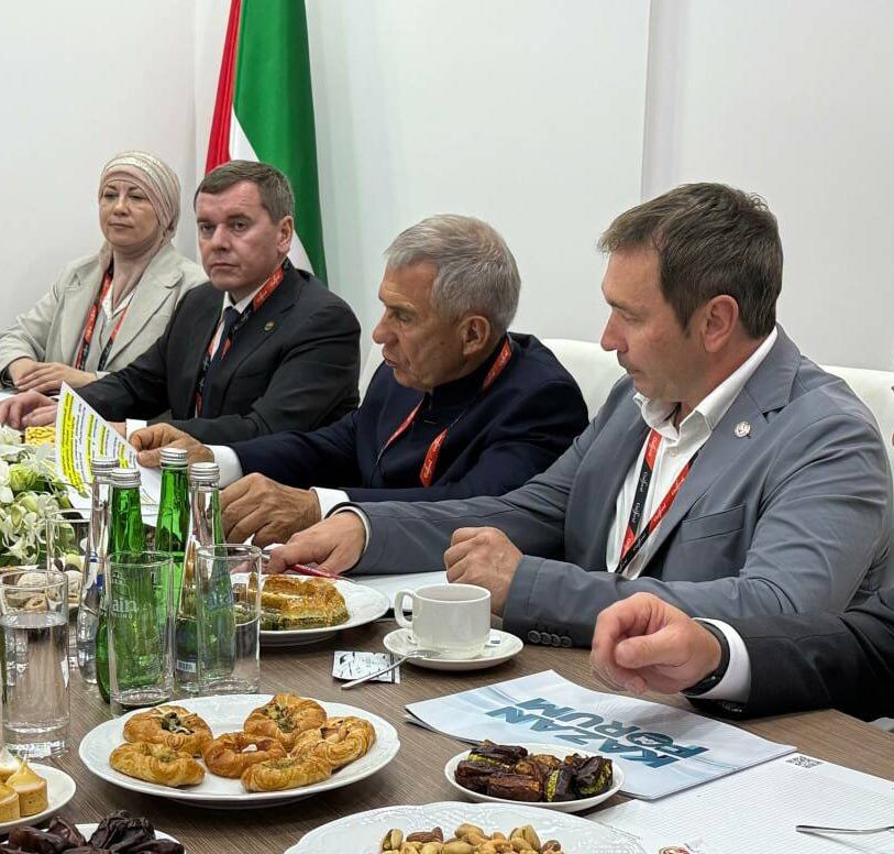 Рустам Минниханов Дубайра иртекен Gulfood халăхсен хушшинчи апат-çимӗç промышленноçӗн куравне хутшăннă