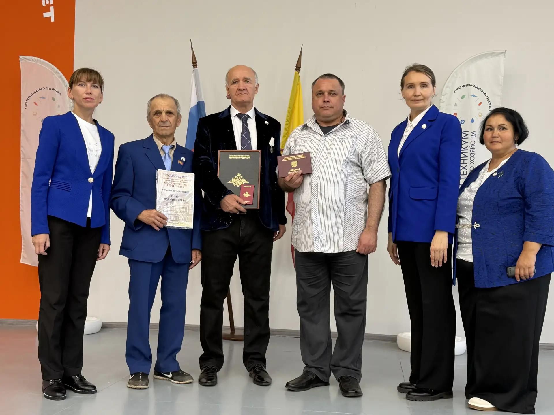 Анатолий Аринина фронта пулăшнăшăн медальпе чысларӗç