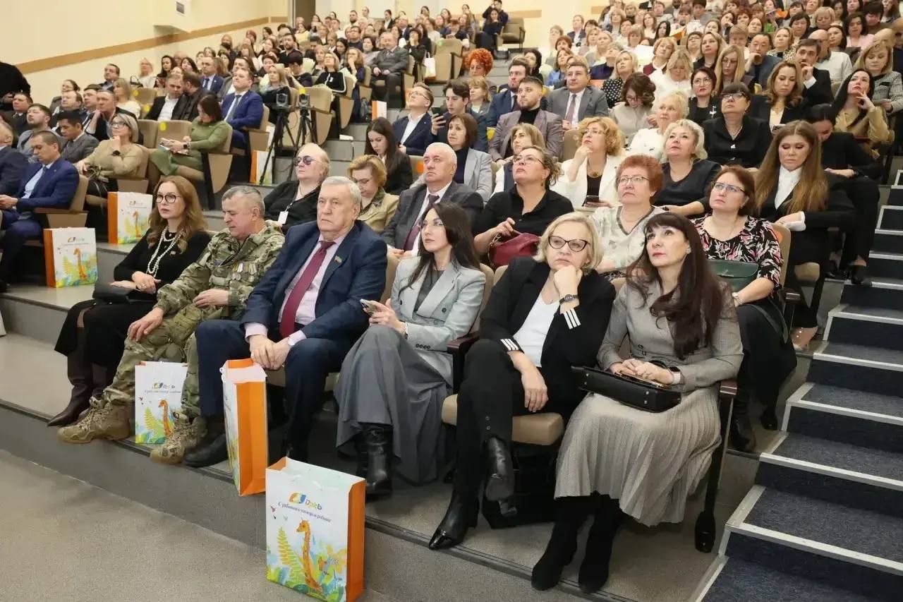 Альмир Абашев ачасене тӳлевлӗ медицина пулăшăвне парасси ӗç йӗркинчен çухалмалла тесе çирӗплетрӗ