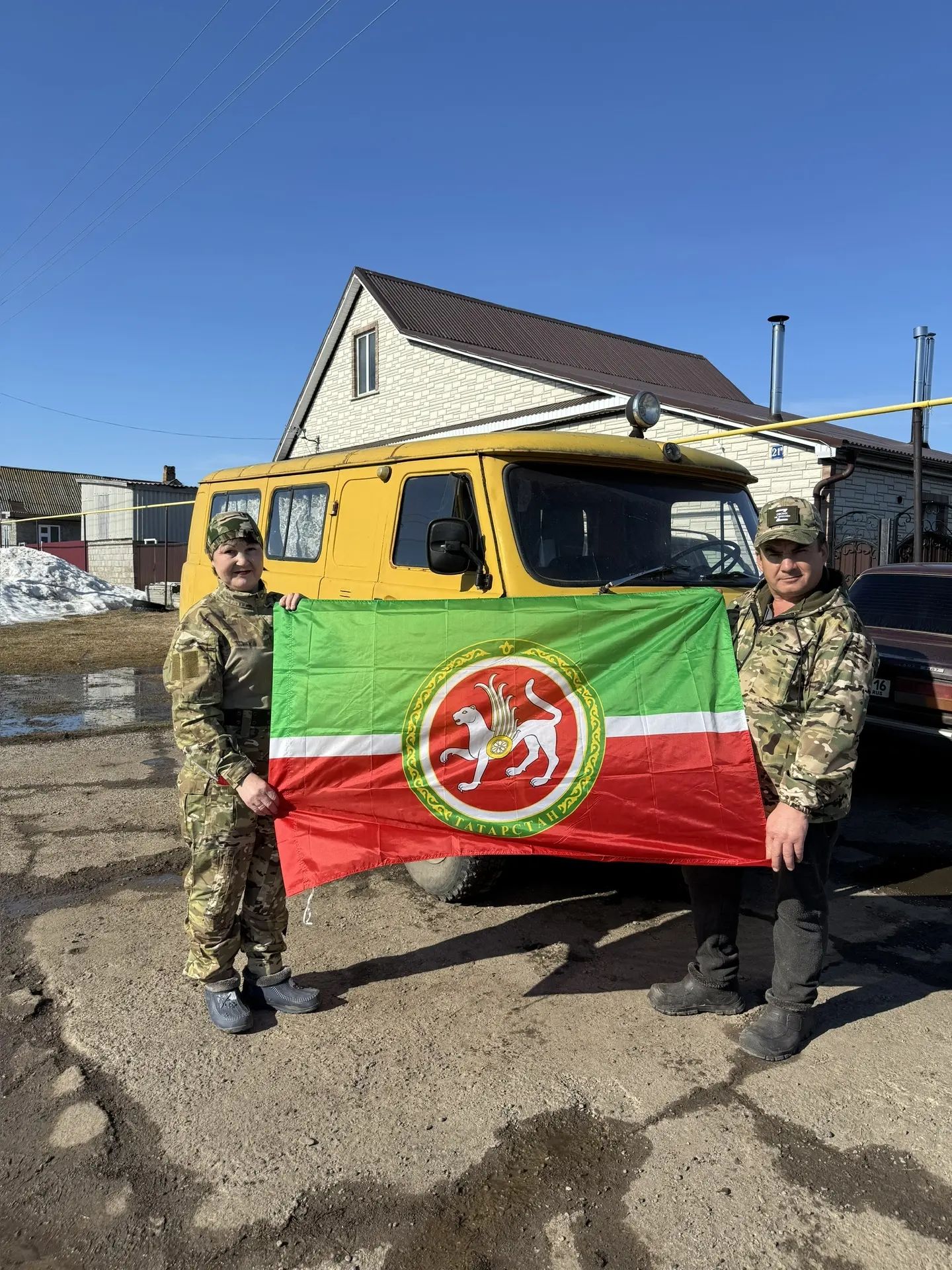 Чăваш Шупашкарӗнчи Ильдуловсен çемйи фронта УАЗ машина ăсатрӗ