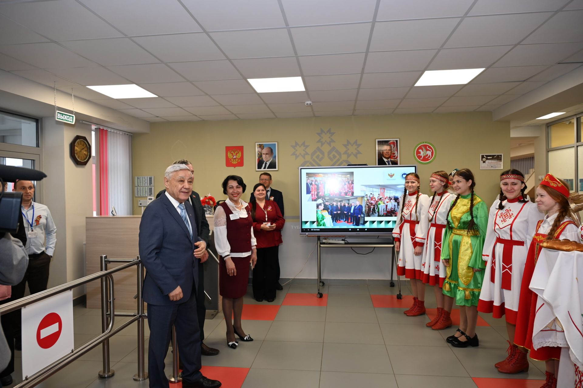 Фарид Мухаметшин Анат Камăри  чăваш гимназийӗнче пулнă