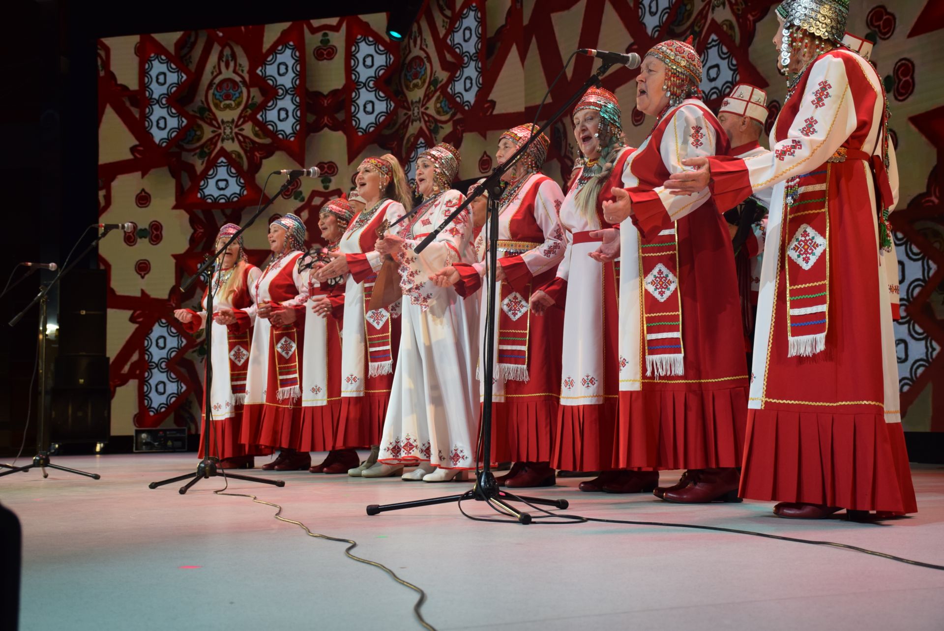 «БАЛКЫШ» ФЕСТИВАЛӖН ГАЛА-КОНЦЕРТНЕ «ХӖЛХЕМ» ЧĂВАШ ХАЛĂХ ФОЛЬКЛОР АНСАМБЛӖ ХУТШĂНЧӖ
