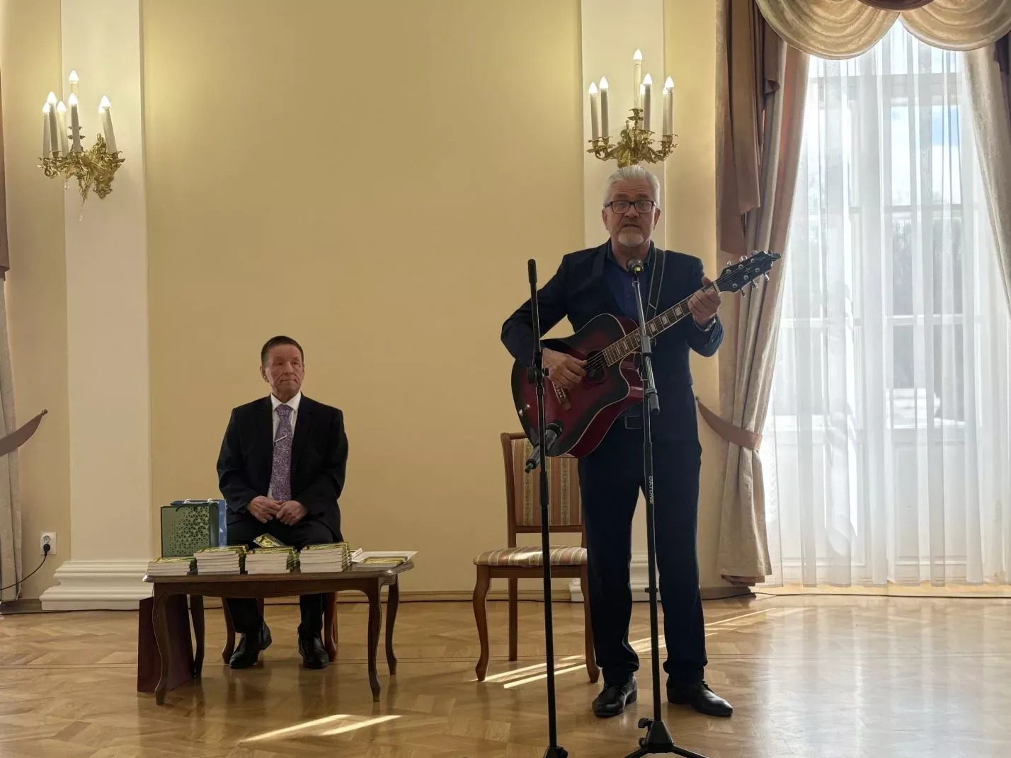Ульяновск хулинчи Кӗнеке керменӗнче Н.Ларионов çыравçăн пуларулăх каçӗ иртрӗ