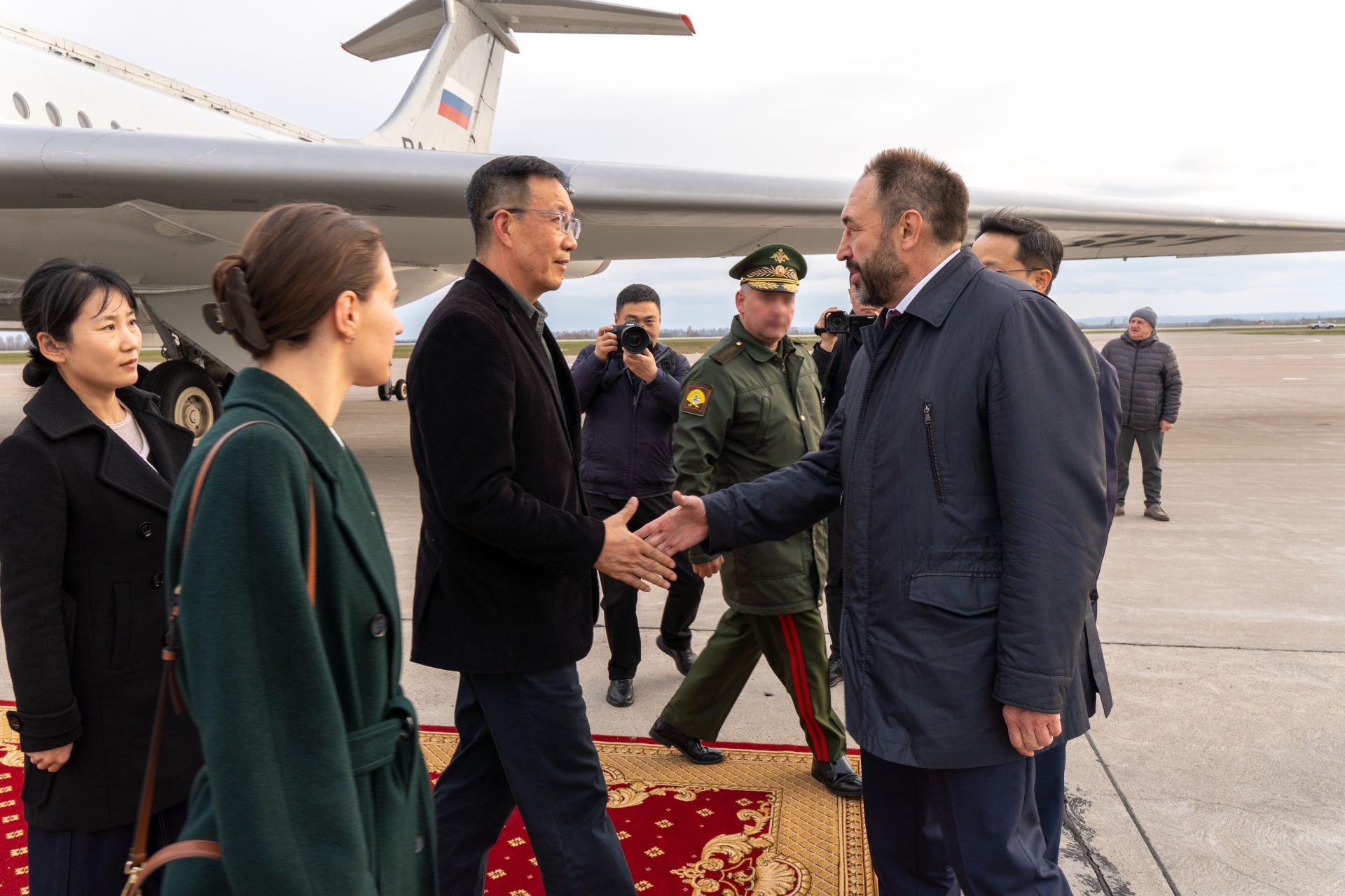 Китайăн Оборона министрӗ Дун Цзюнь Хусана та çитнӗ