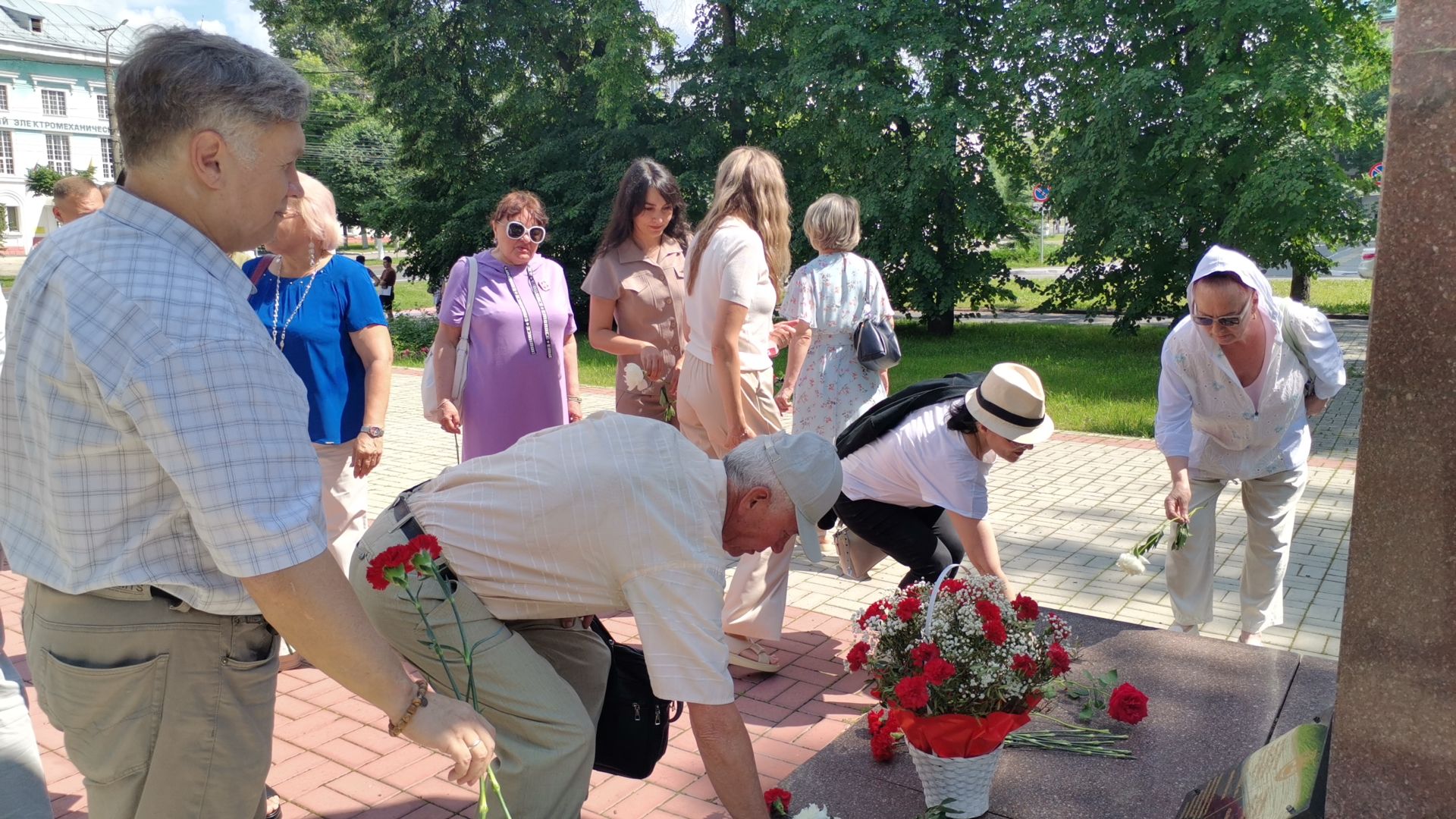 Возложили цветы к памятнику Михаила Сеспеля