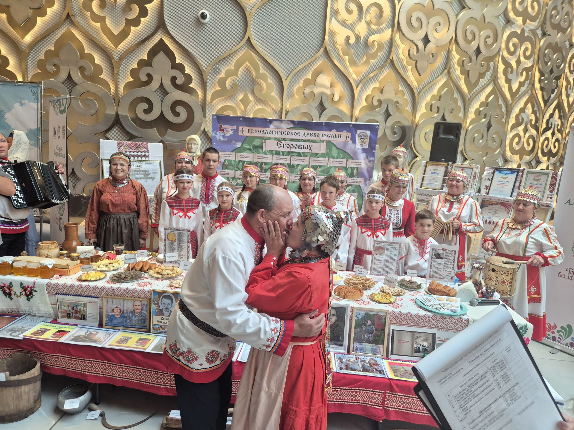 «Эхо веков в истории семьи – Тарихта без эзлебез»  республика конкурсӗн финалӗнче икӗ чăваш çемйи
