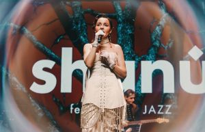 Вера Кожеманова: «Хама эстрада артисчӗ пек курмастăп. Джазра эп хам вырăнта»