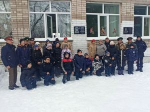 Аксу районӗнчи Емелькино вăтам шкулӗнче Вячеслав Марковăн Асăну хăмине уçрӗç