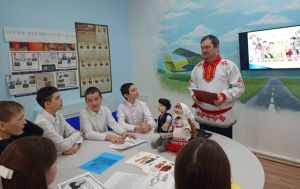 Петр Дементьев музейӗнче Пӗтӗм тӗнчери тăван чӗлхе кунне халалланă мероприяти иртрӗ