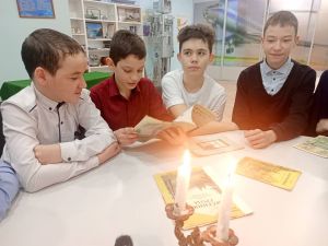 П.Дементьев музейӗнче поэзие юратакансем пуçтарăннă