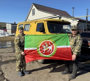 Чăваш Шупашкарӗнчи Ильдуловсен çемйи фронта УАЗ машина ăсатрӗ