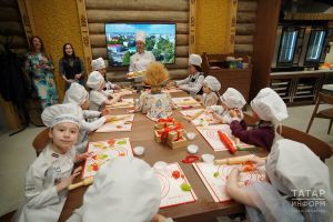 900 шкул ачи хăйсене тӗрлӗ пултарулăхра тӗрӗслесе пăхнă