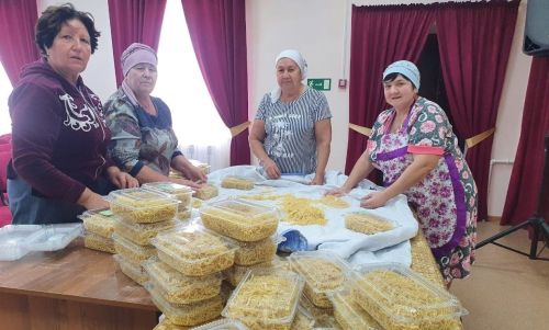 Теччӗсем фронт çывăхӗнчи госпитальсем, салтаксем валли гуманитари пулăшăвӗ пухаççӗ