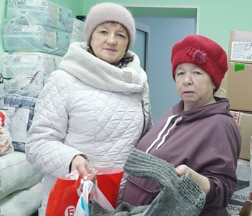 Теччӗ районӗнчи Хупкӗперте пурăнакансем СВОри ентешӗсем валли ăшă чăлха çыхнă