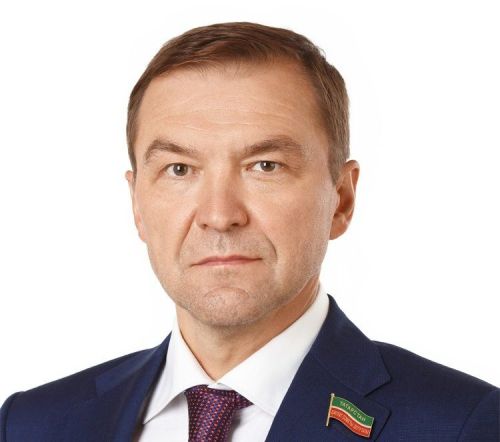 ТР Патшалăх Канашӗн депутачӗ, ТР ЧНКА Канашӗн председателӗ Дмитрий Самаренкин «Сувар» хаçата 30 çул тултарнă ятпа саламлани