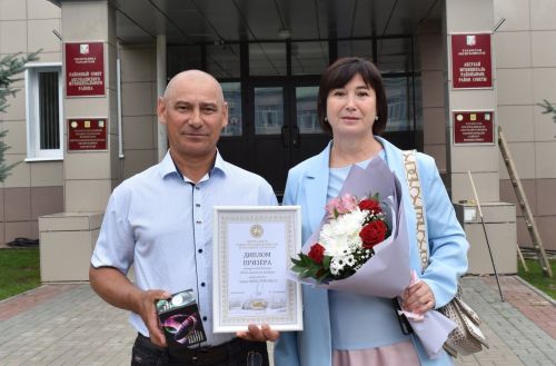 Аксу районӗнчи Максимовсен çемйи видеороликсен конкурсӗнче призер пулса тăнă