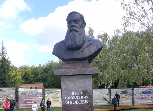 Патша вăхăтӗнчи Раççейре Иван Яковлев уçнă Чӗмпӗр чăваш шкулӗ пек пуян та анлă пӗлӳ паракан педагогика заведенийӗ урăх пулман