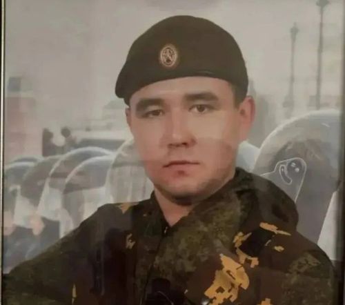 Саврăшпуçсем паян паттăр салтака юлашки çула ăсатаççӗ. Пӗрле хурланатпăр...