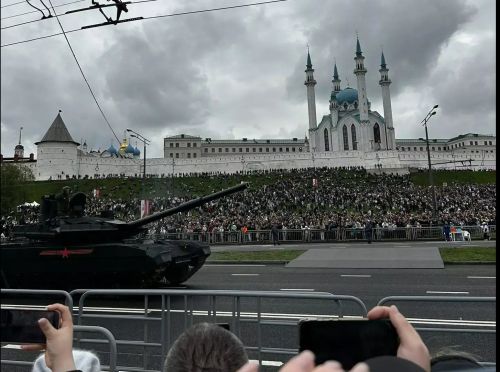 Парад, «Вилӗмсӗр полк» тата салют: Хусанта Çӗнтерӳ кунне мӗнле паллă тăвӗç