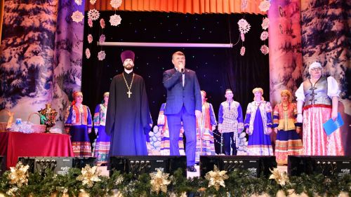 Аксу артисчӗсем халăха савăнăç парнелеме пӗлеççӗ