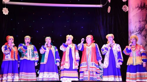 Аксу артисчӗсем халăха савăнăç парнелеме пӗлеççӗ
