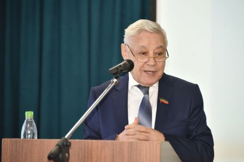 Фарид Мухаметшин журналистсемпе пичет ӗçченӗсене Раççей Пичет кунӗпе саламларӗ