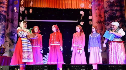 Аксу артисчӗсем халăха савăнăç парнелеме пӗлеççӗ