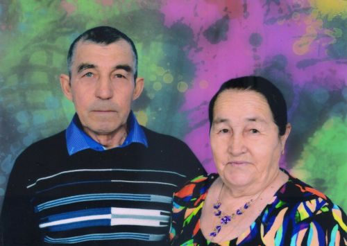 Нина Владимировнăпа Илья Кузьмич КОЖЕМАНОВСЕМ çемье çавăрнăранпа 50 çул çитрӗ